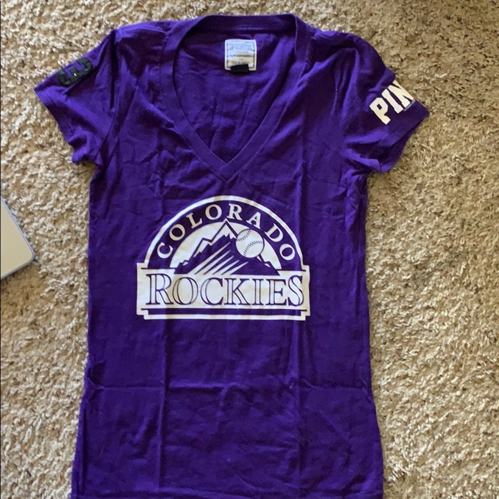 Vneck colorado rockies shirt